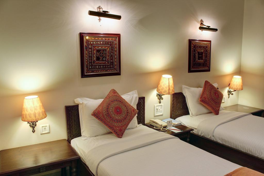 Palace On Ganges - Heritage Hotel Varanasi Exterior foto